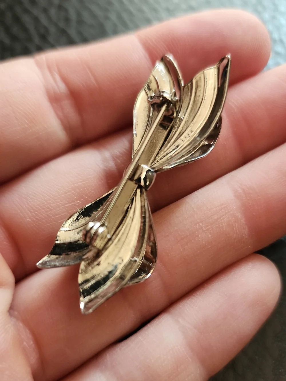 VTG Silver Bow Brooch Pin - Elegant Women Jewelry